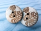 Preview: Kokos Ohrstecker mit Blattgravur Holz Natur